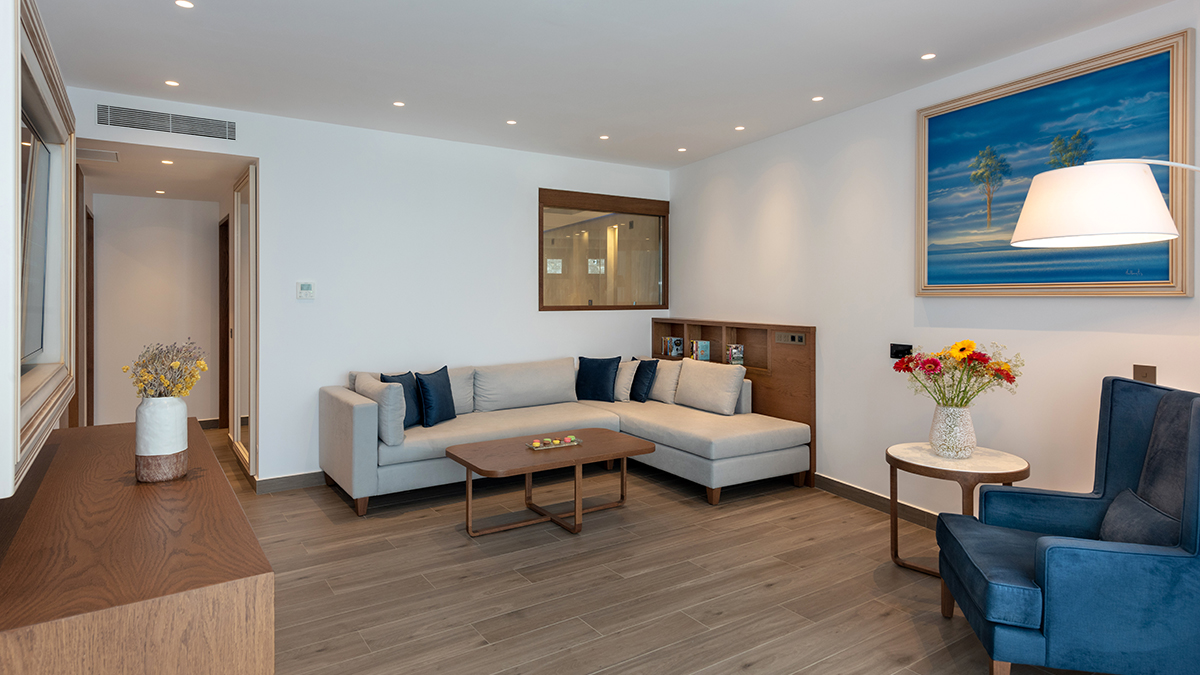 Ambassador Wellbeing Suite Sea View with private heated pool SoulSteam or SoulSauna and gym